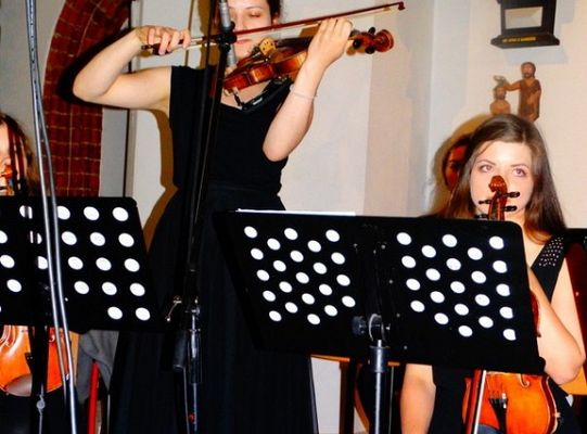 Struny skrzypiec dotykały murów Sanktuarium