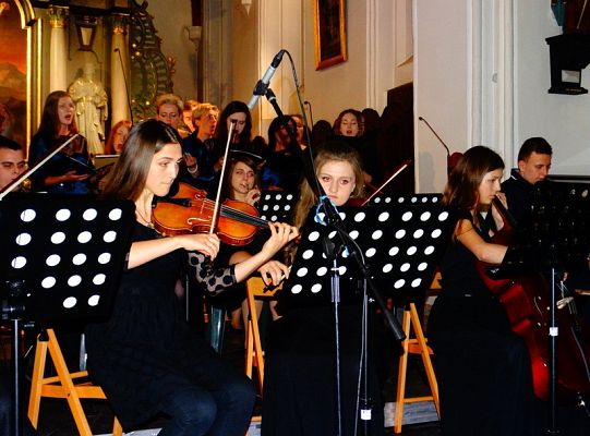 Struny skrzypiec dotykały murów Sanktuarium