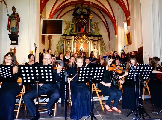 Struny skrzypiec dotykały murów Sanktuarium