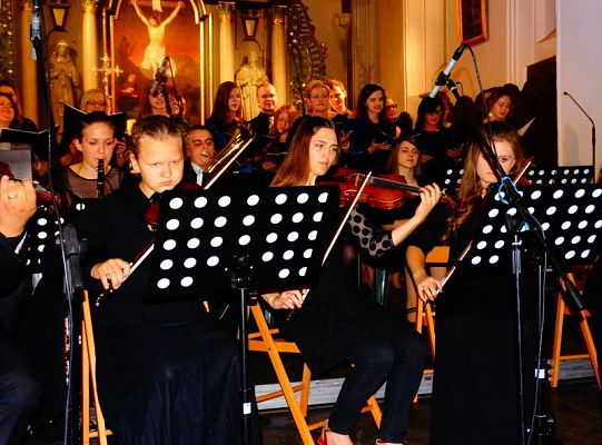 Struny skrzypiec dotykały murów Sanktuarium