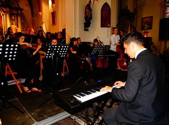 Struny skrzypiec dotykały murów Sanktuarium