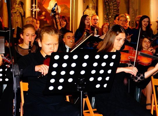 Struny skrzypiec dotykały murów Sanktuarium