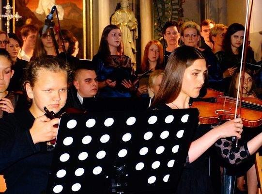 Struny skrzypiec dotykały murów Sanktuarium