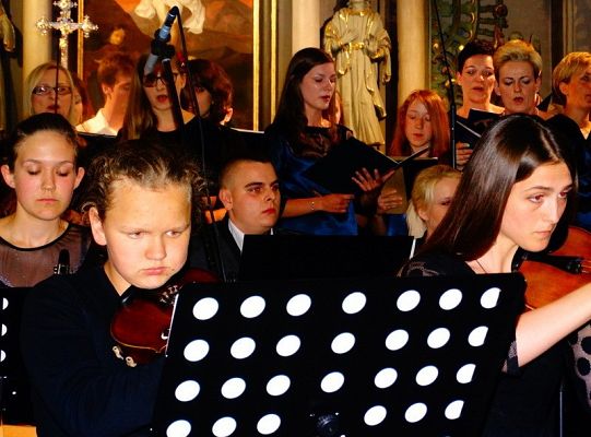 Struny skrzypiec dotykały murów Sanktuarium