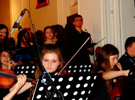 Struny skrzypiec dotykały murów Sanktuarium