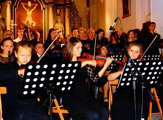 Struny skrzypiec dotykały murów Sanktuarium