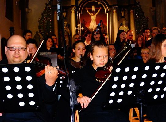 Struny skrzypiec dotykały murów Sanktuarium
