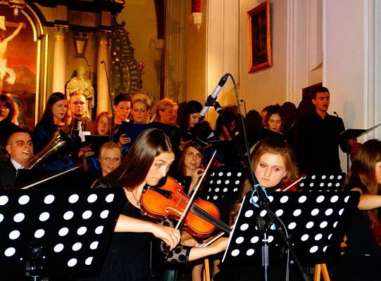 Struny skrzypiec dotykały murów Sanktuarium