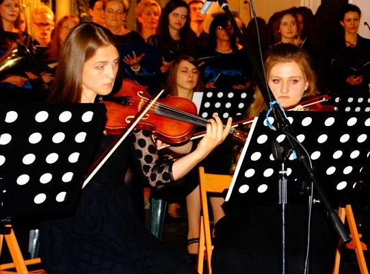 Struny skrzypiec dotykały murów Sanktuarium