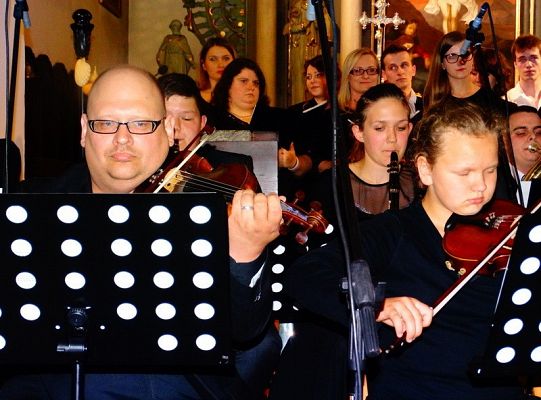 Struny skrzypiec dotykały murów Sanktuarium