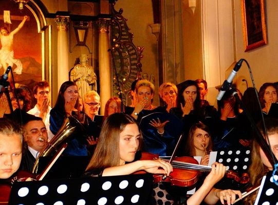 Struny skrzypiec dotykały murów Sanktuarium