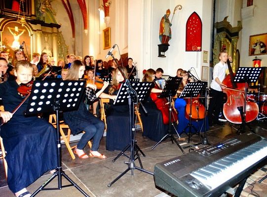 Struny skrzypiec dotykały murów Sanktuarium