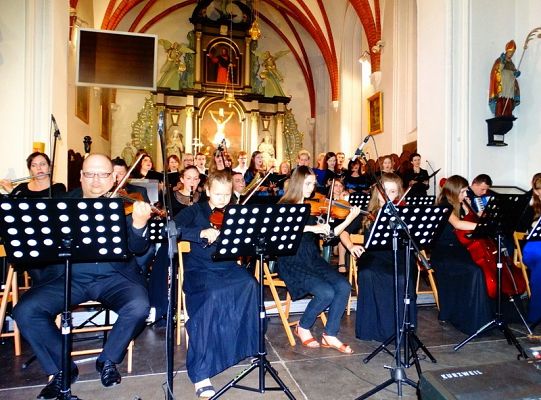 Struny skrzypiec dotykały murów Sanktuarium