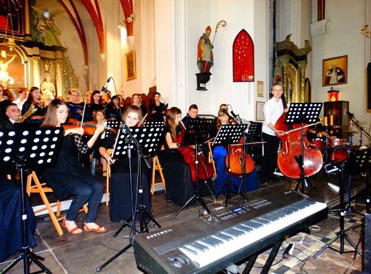 Struny skrzypiec dotykały murów Sanktuarium