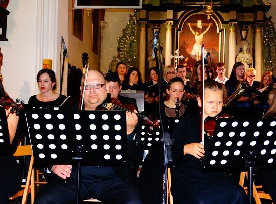 Struny skrzypiec dotykały murów Sanktuarium