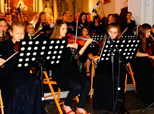 Struny skrzypiec dotykały murów Sanktuarium