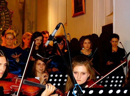 Struny skrzypiec dotykały murów Sanktuarium