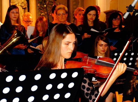 Struny skrzypiec dotykały murów Sanktuarium