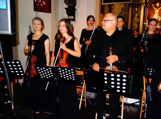 Struny skrzypiec dotykały murów Sanktuarium