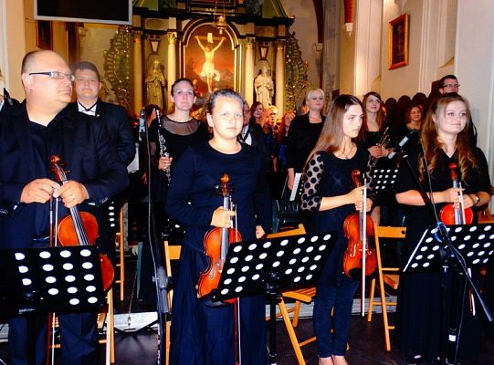 Struny skrzypiec dotykały murów Sanktuarium