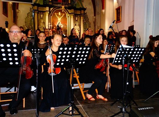 Struny skrzypiec dotykały murów Sanktuarium