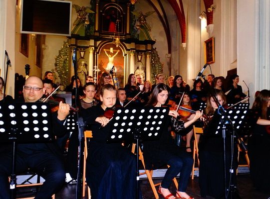 Struny skrzypiec dotykały murów Sanktuarium