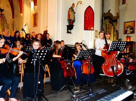 Struny skrzypiec dotykały murów Sanktuarium