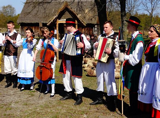 Zobacz początki „Zagrody Muzealnej” i  „Czarne  Wesele” w Klukach! - zaproszenie!