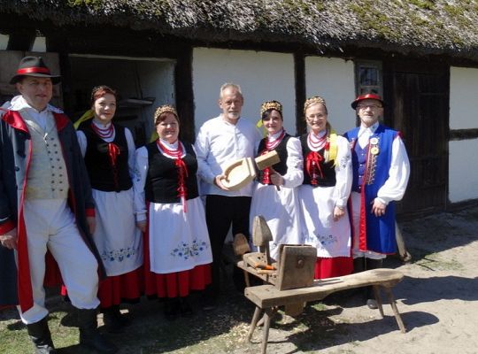 Śledź Kroniki ZPiT i czytaj pismo klinowe! Moda na region promuje kaszubszczyznę!