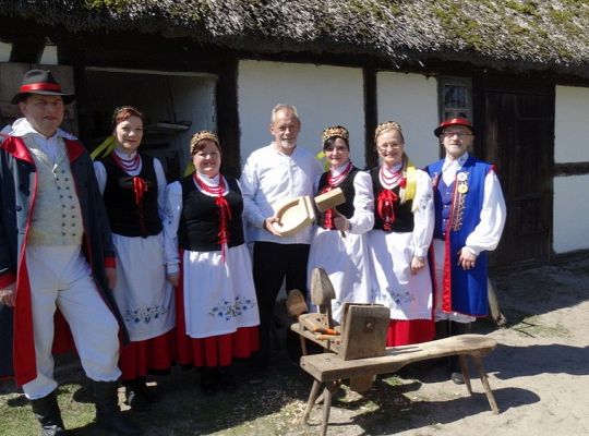 Śledź Kroniki ZPiT i czytaj pismo klinowe! Moda na region promuje kaszubszczyznę!