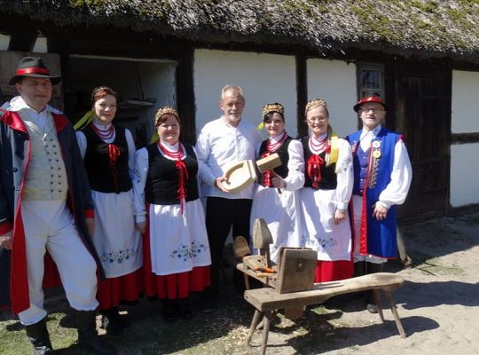 Śledź Kroniki ZPiT i czytaj pismo klinowe! Moda na region promuje kaszubszczyznę!