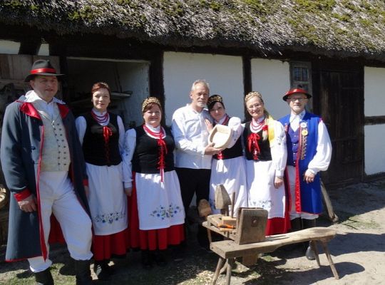 Śledź Kroniki ZPiT i czytaj pismo klinowe! Moda na region promuje kaszubszczyznę!