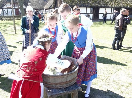 Śledź Kroniki ZPiT i czytaj pismo klinowe! Moda na region promuje kaszubszczyznę!