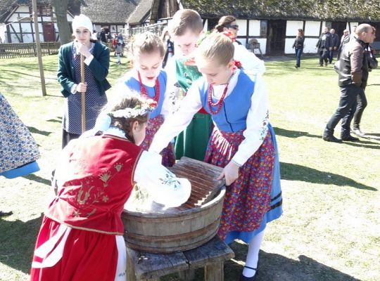 Śledź Kroniki ZPiT i czytaj pismo klinowe! Moda na region promuje kaszubszczyznę!