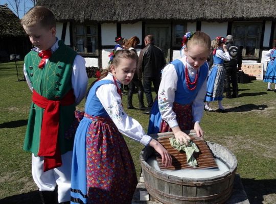 Śledź Kroniki ZPiT i czytaj pismo klinowe! Moda na region promuje kaszubszczyznę!