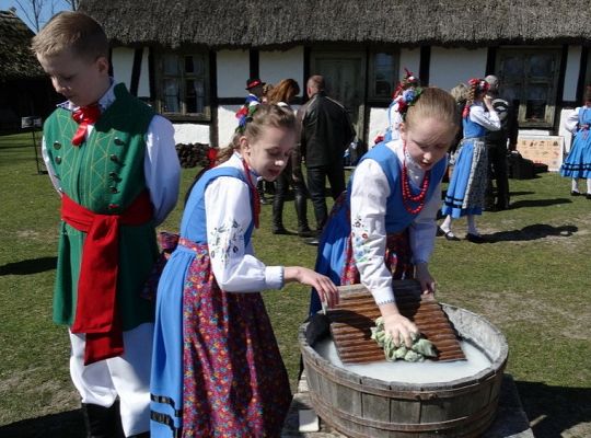 Śledź Kroniki ZPiT i czytaj pismo klinowe! Moda na region promuje kaszubszczyznę!