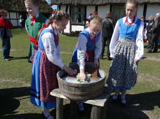 Śledź Kroniki ZPiT i czytaj pismo klinowe! Moda na region promuje kaszubszczyznę!