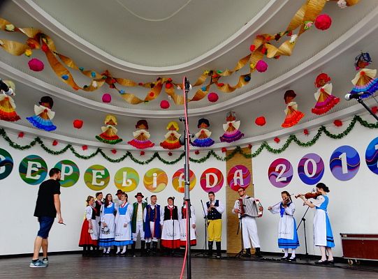 ZPiT ZL otworzył w Sopocie „Cepeliadę” i prezentował się niczym „Mazowsze”. Gigantyczna galeria zdjęć!