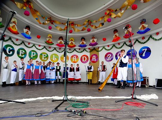 ZPiT ZL otworzył w Sopocie „Cepeliadę” i prezentował się niczym „Mazowsze”. Gigantyczna galeria zdjęć!