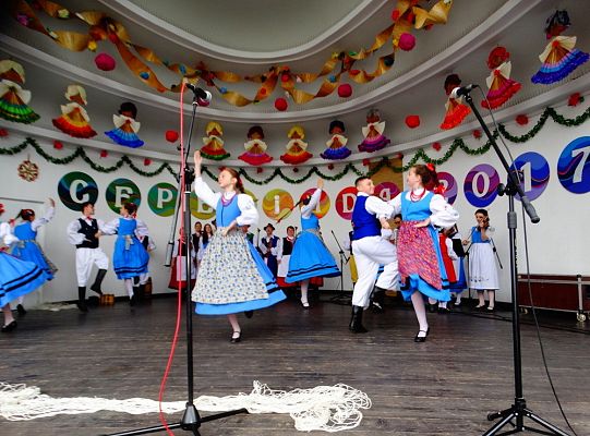 ZPiT ZL otworzył w Sopocie „Cepeliadę” i prezentował się niczym „Mazowsze”. Gigantyczna galeria zdjęć!