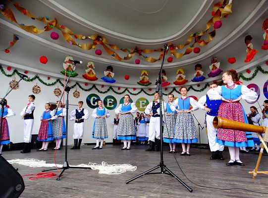 ZPiT ZL otworzył w Sopocie „Cepeliadę” i prezentował się niczym „Mazowsze”. Gigantyczna galeria zdjęć!