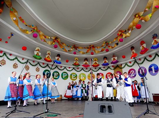 ZPiT ZL otworzył w Sopocie „Cepeliadę” i prezentował się niczym „Mazowsze”. Gigantyczna galeria zdjęć!