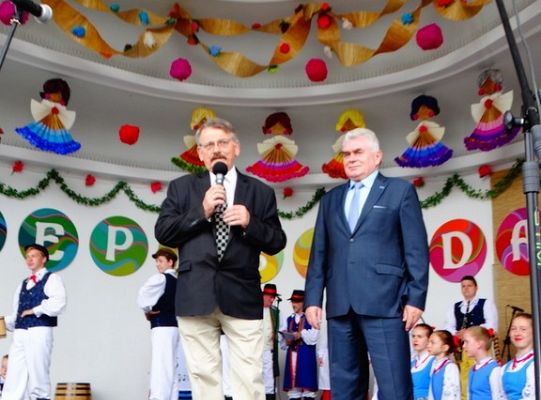 ZPiT ZL otworzył w Sopocie „Cepeliadę” i prezentował się niczym „Mazowsze”. Gigantyczna galeria zdjęć!