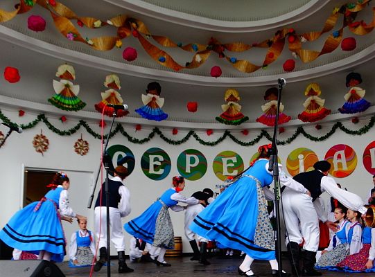 ZPiT ZL otworzył w Sopocie „Cepeliadę” i prezentował się niczym „Mazowsze”. Gigantyczna galeria zdjęć!