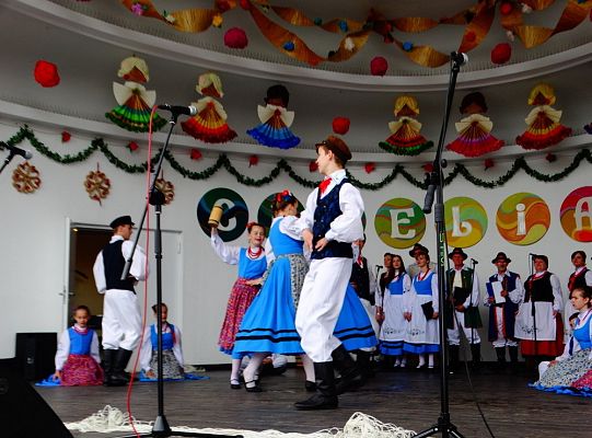 ZPiT ZL otworzył w Sopocie „Cepeliadę” i prezentował się niczym „Mazowsze”. Gigantyczna galeria zdjęć!