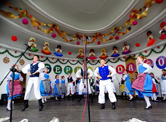 ZPiT ZL otworzył w Sopocie „Cepeliadę” i prezentował się niczym „Mazowsze”. Gigantyczna galeria zdjęć!