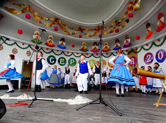 ZPiT ZL otworzył w Sopocie „Cepeliadę” i prezentował się niczym „Mazowsze”. Gigantyczna galeria zdjęć!