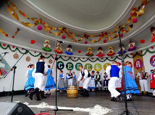 ZPiT ZL otworzył w Sopocie „Cepeliadę” i prezentował się niczym „Mazowsze”. Gigantyczna galeria zdjęć!