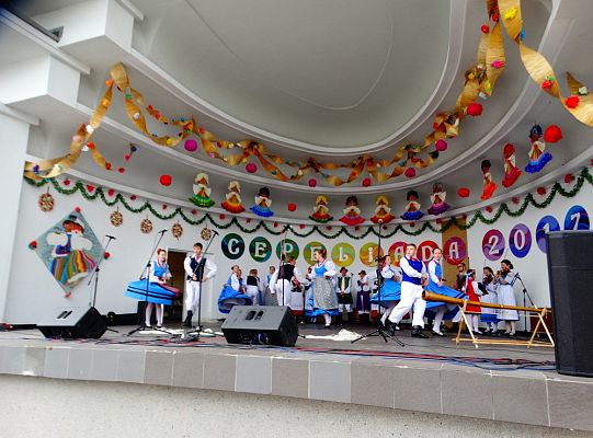 ZPiT ZL otworzył w Sopocie „Cepeliadę” i prezentował się niczym „Mazowsze”. Gigantyczna galeria zdjęć!