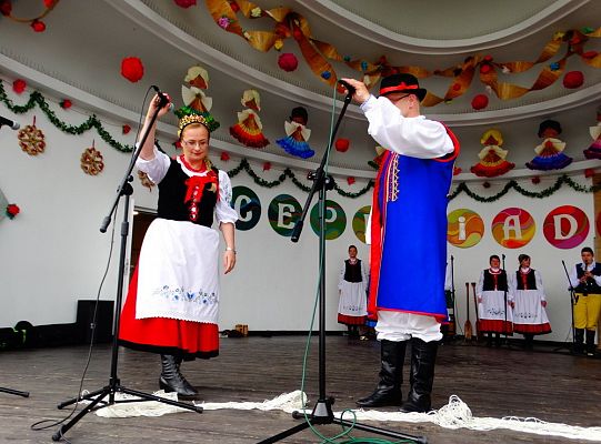 ZPiT ZL otworzył w Sopocie „Cepeliadę” i prezentował się niczym „Mazowsze”. Gigantyczna galeria zdjęć!